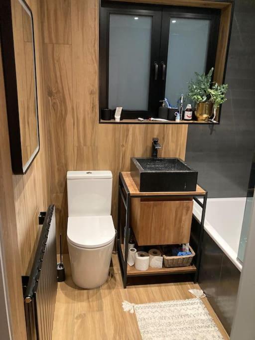 Newly Renovated Modern 2 Bedroom Flat In West Apartament